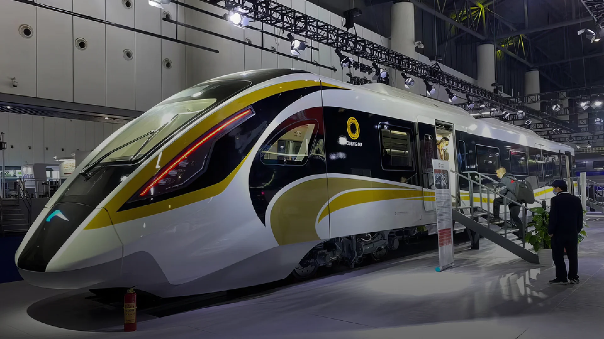 Autonomous smart urban train with a speed of 160 km/h makes its debut in Chengdu